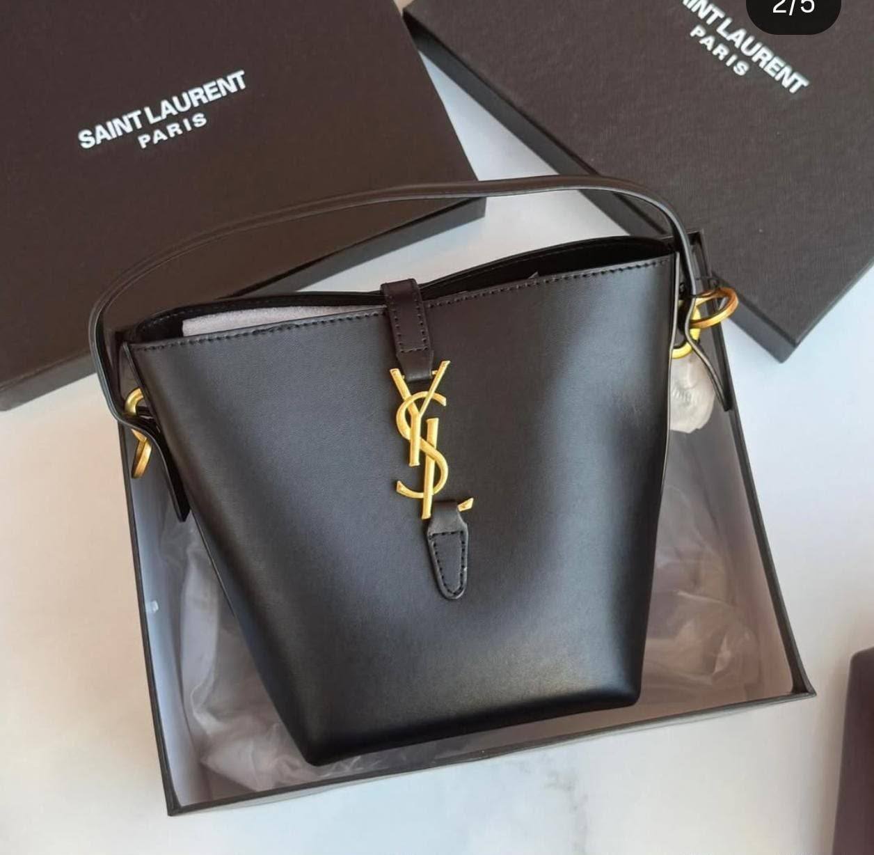 YSL
110 dhs🇦🇪🇦🇪
With box
Size25cm
Good quality

Zain219
♥️♥️♥️