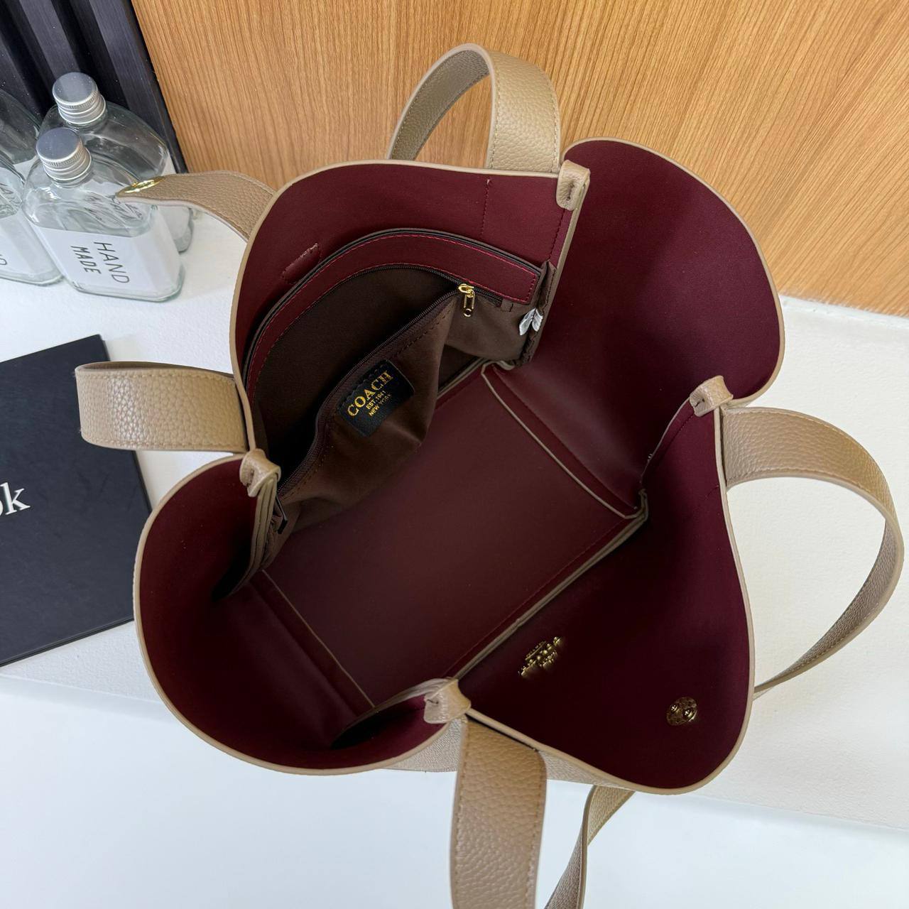 Coach
90 dhs🪙🌨️
Size     43×26×23cm

Zain04
♥️♥️♥️