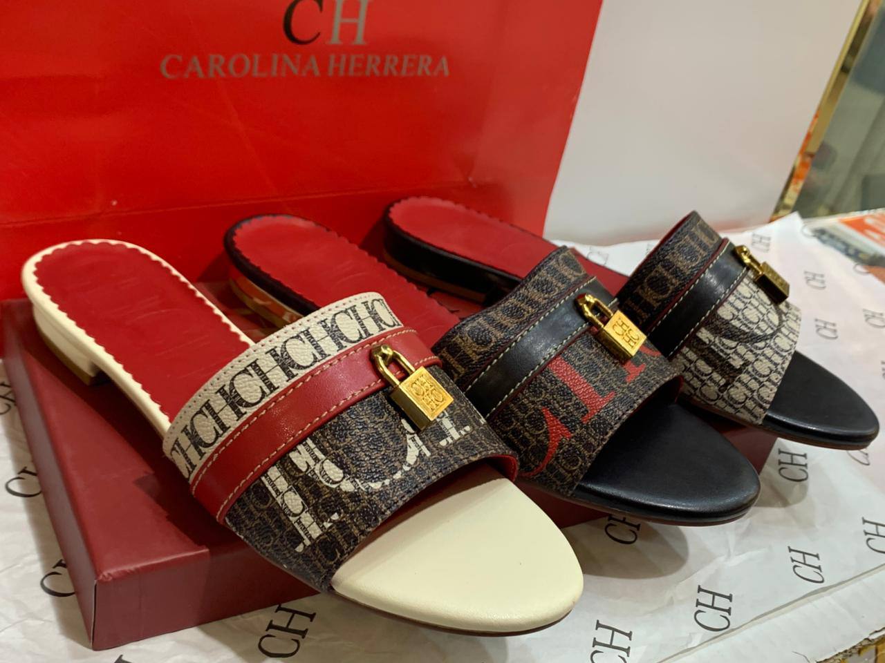 CH 
150 dhs✅
Size 36-41 

Zain88
♥️♥️♥️