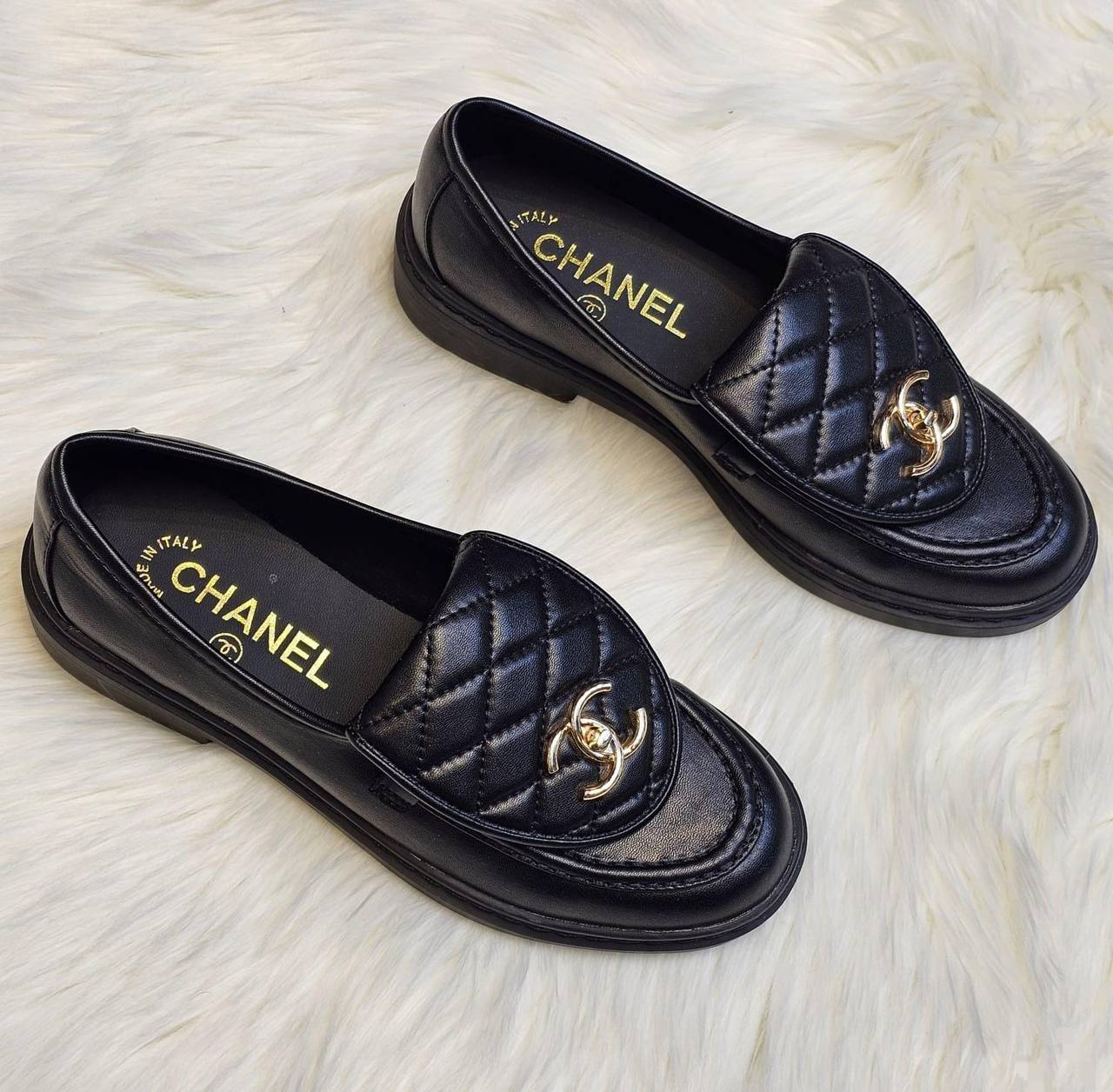 CHANEL
280 dhs✅
*SIZE  36   TO   41*

Zain224
♥️♥️♥️