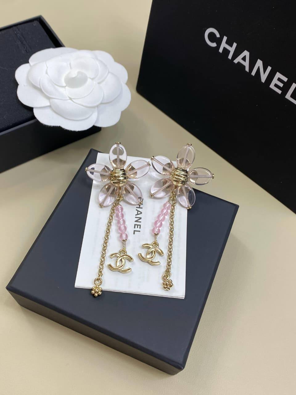 Chanel
MASTER 
✨💫EARRING
90 DHS👑
WITH BOX AND PAPER BAG 🎁🛍️

Zain89
♥️♥️♥️