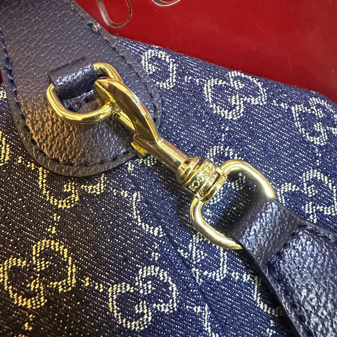 GUCCI 
COPY ONE 
WITH BOX 
140 dhs✅

Zain295
♥️♥️♥️