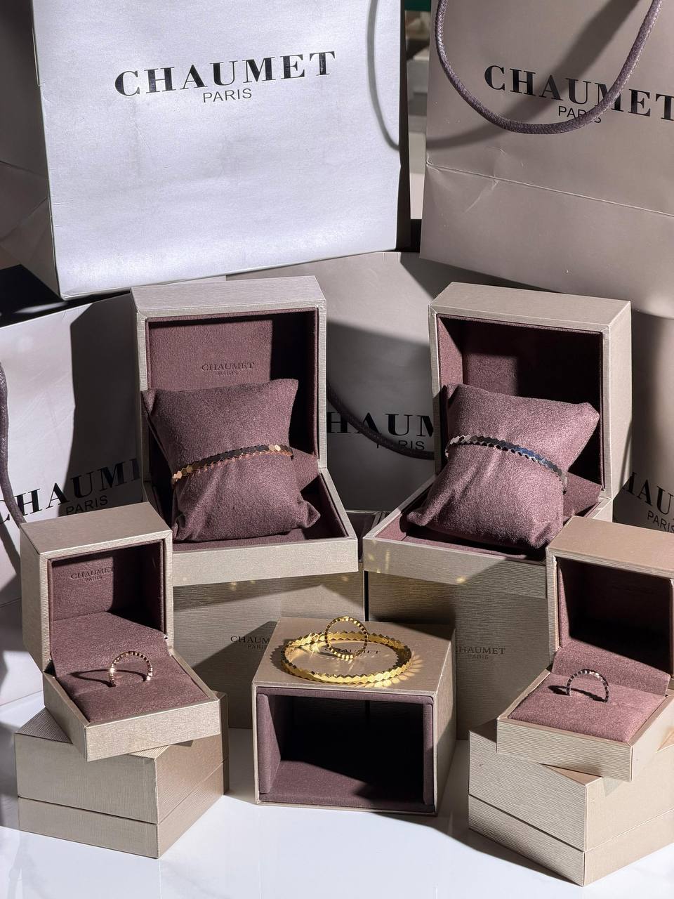 Chaumet
Fine Set
 Latest Collection  😍
<Bangles
<Rings 
Color:- Gold ,Rose Gold & Silver
Quality: Super Master
For Price 👇 WTSP Text Zain 0568585901
0507557372
0544061607

Zain268
♥️♥️♥️