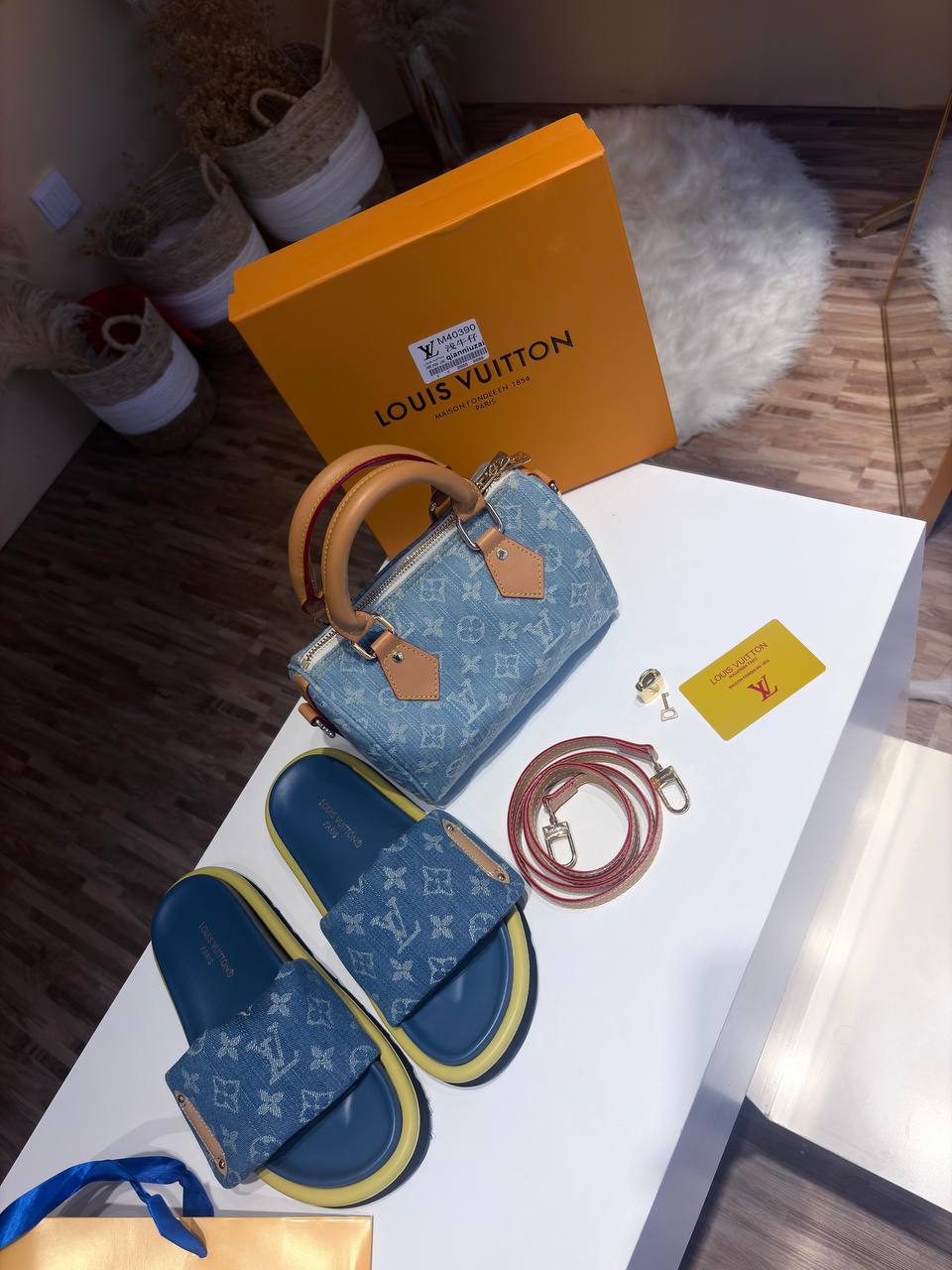 LV Set
170 dhs💛
Slipper Size 36-41

Zain21
Zain56
Zc
♥️♥️♥️
