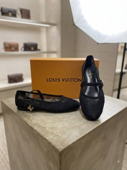 LV
100 dhs🇦🇪🇦🇪
Size 36-41

Zain40
♥️♥️♥️