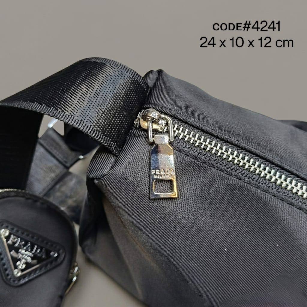 PRADA ᴄʀᴏssʙᴀɢ
ʀᴇ- ɴʏʟᴏɴ sᴀғғɪᴀɴᴏ ʟᴇᴀᴛʜᴇʀ
ᴅᴇᴛᴀᴄʜᴀʙʟᴇ ᴘᴏᴜᴄʜ
ᴀᴅᴊᴜsᴛᴀʙʟᴇ sᴛʀᴀᴘ
sɪᴢᴇ 24 cm

75 dhs✅

Zain31
♥️♥️♥️