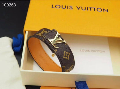 LV 
Master Bracelet 

90 dhs🪙🌨️

Zain32
♥️♥️♥️