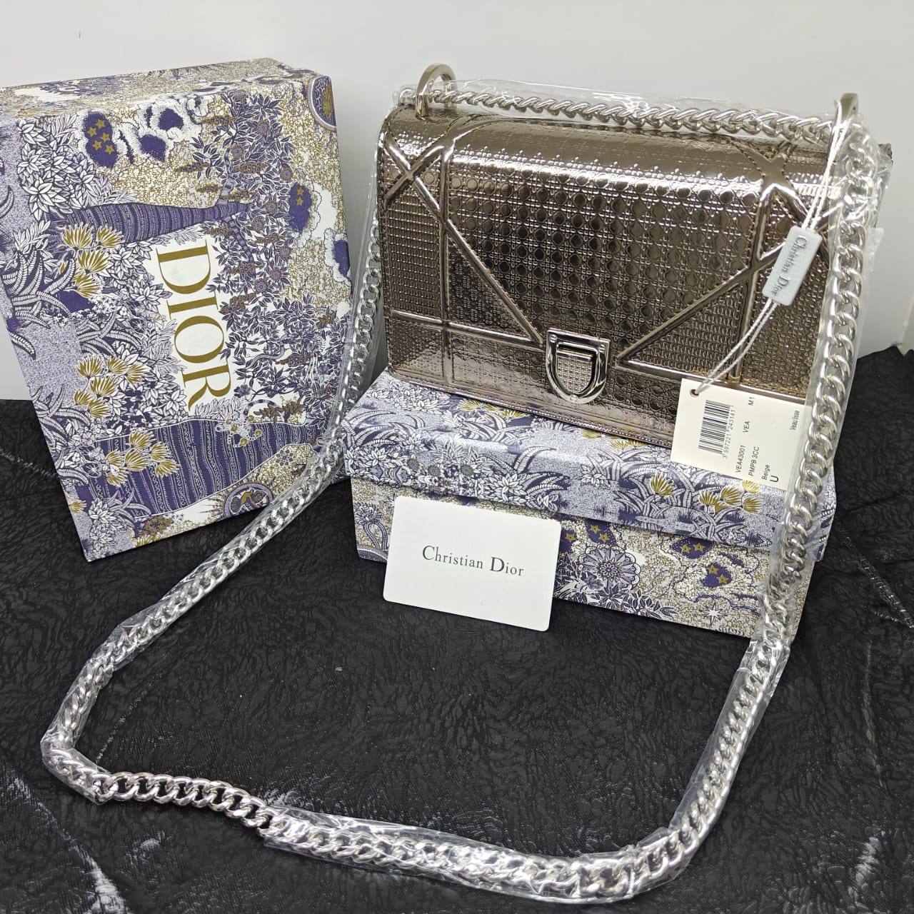 Dior
120 dhs✅

with box
🎁🎁🎁

Zain235
♥️♥️♥️