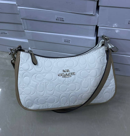 Coach
25cmx16cmx8cm
95 dhs✅

with box
🎁🎁🎁

Zain72
♥️♥️♥️