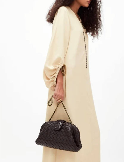 Bottega
100 dhs🇦🇪🇦🇪
with box

Zain26
♥️♥️♥️