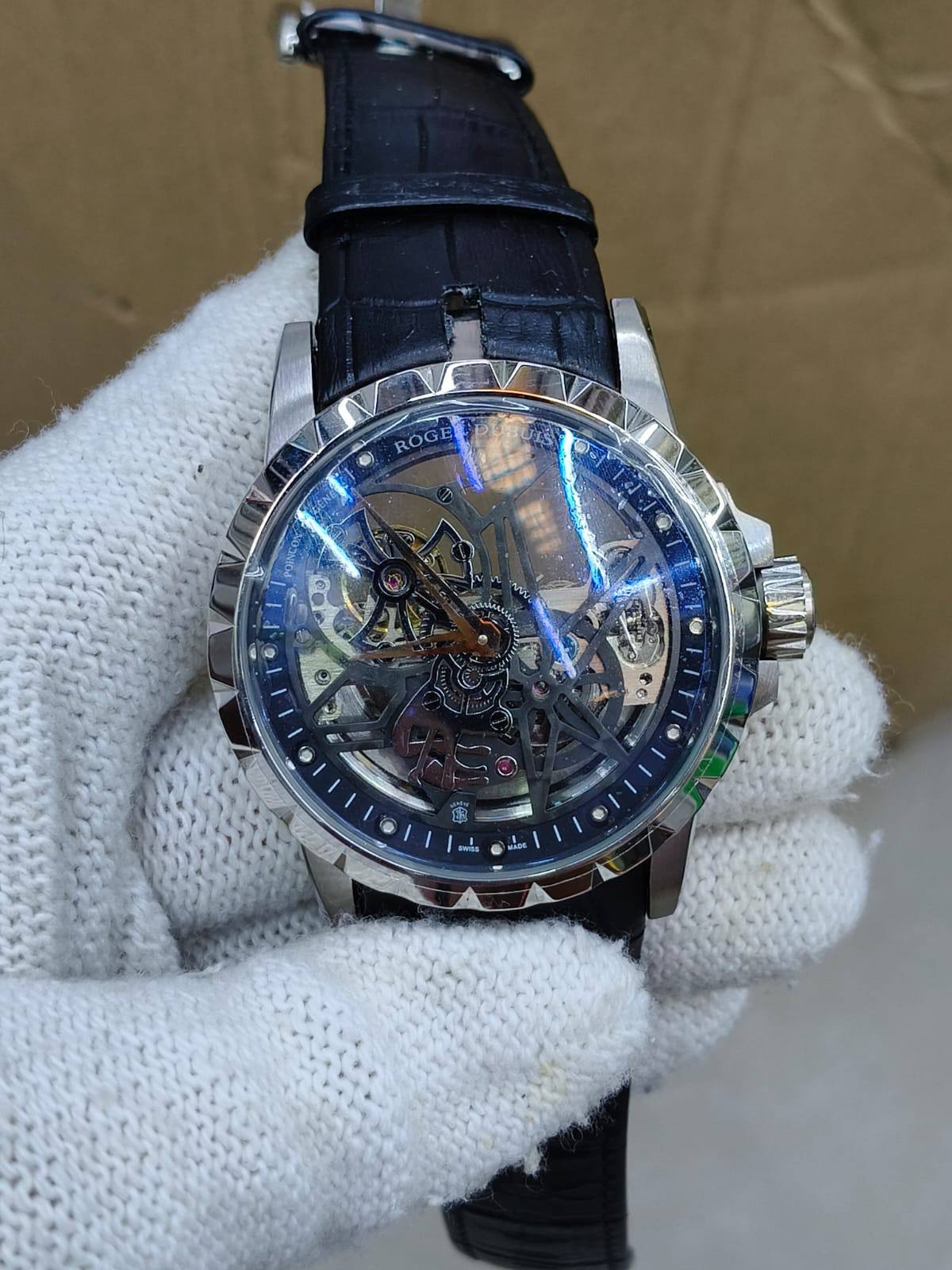Roger dubuis 

for man 
280 dhs🇦🇪🇦🇪

Zain25
♥️♥️♥️