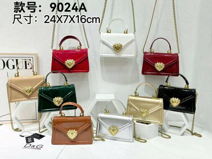 D&G
good quality 
with box 
🎁🎁🎁

100 dhs✅

Zain39
♥️♥️♥️