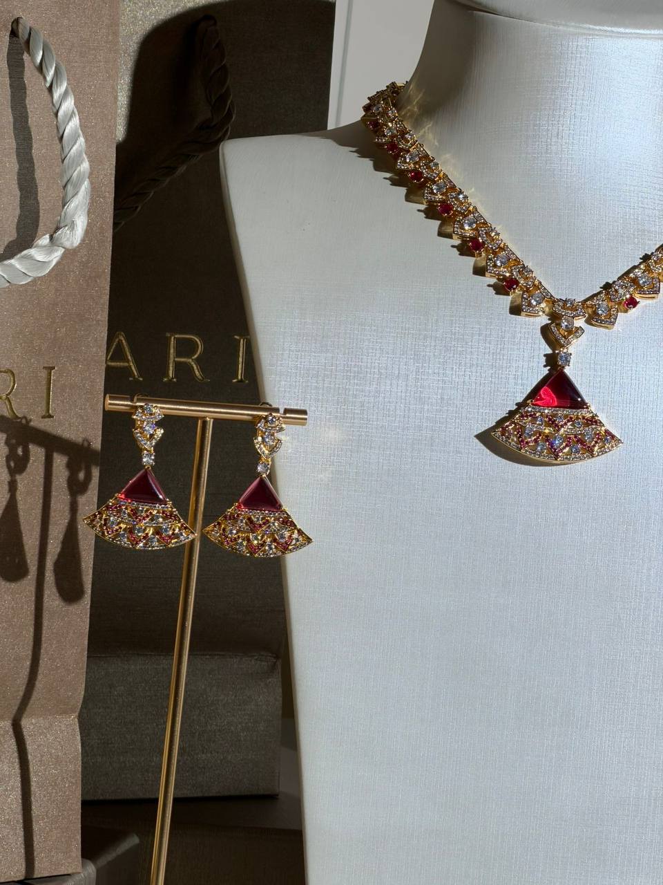 *BVlGARI*
New Collection 😍

Quality: Super Master 
Non -Tarnish color
* Necklace 
* ⁠Earrings
* For Price 👇 WTSP Text Zain 0568585901
* ⁠⁠
* ⁠Zain268
♥️♥️♥️