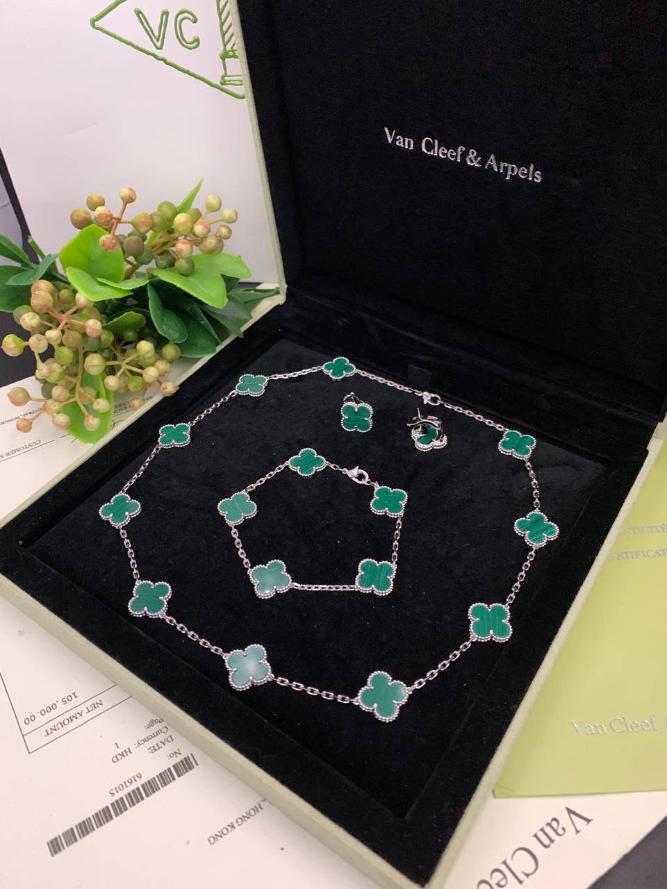 VCA SET
MASTER✨💫
10 FLOWER NECKLACE
5 FLOWER BRACELET
1 FLOWER EARRINGS
WITH BOX AND PAPER BAG🛍️🎁
 230 DHS🇦🇪🇦🇪✨💫
ALL COLORS AVAILABLE

Zain89
♥️♥️♥️