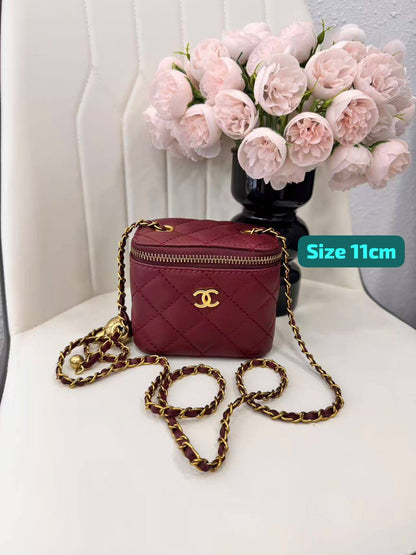 Chanel

Good quality 

with box 
100 dhs🇦🇪🇦🇪

Zain186
♥️♥️♥️