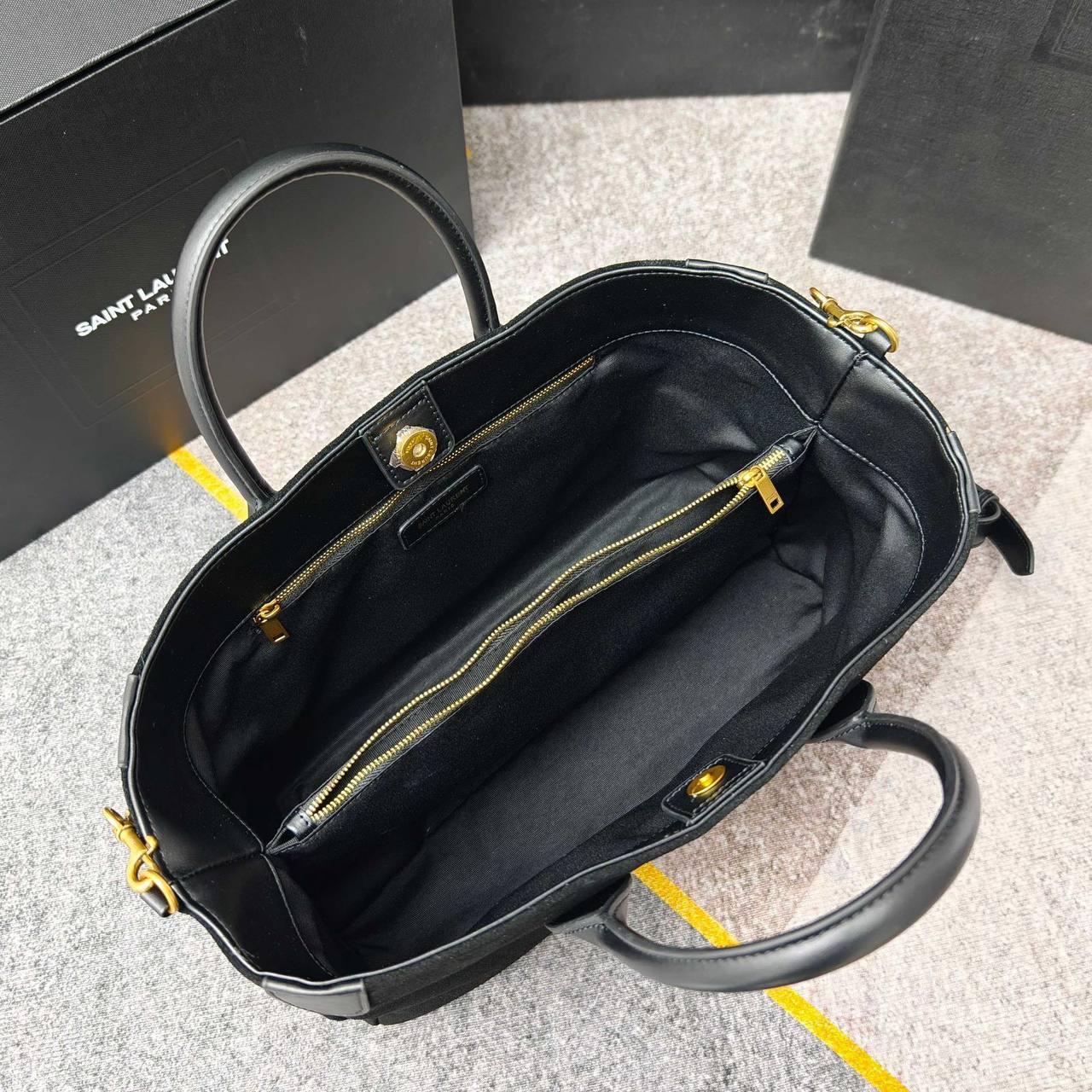 YSL
35 *22*12 cm
115 dhs✅

Zain17

اطلبوها من الوتس المثبت في الأعلى👆🏻👆🏻

تواصلو معنا 👈🏻 Zain 
For order WhatsApp pinned 👆🏻

♥️♥️♥️