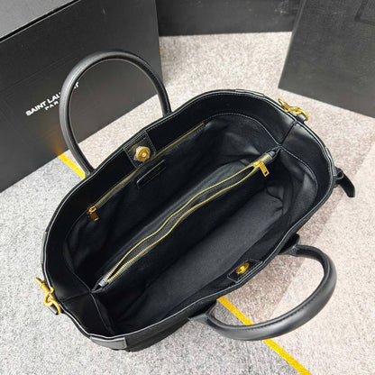YSL
35 *22*12 cm
115 dhs✅

Zain17

اطلبوها من الوتس المثبت في الأعلى👆🏻👆🏻

تواصلو معنا 👈🏻 Zain 
For order WhatsApp pinned 👆🏻

♥️♥️♥️