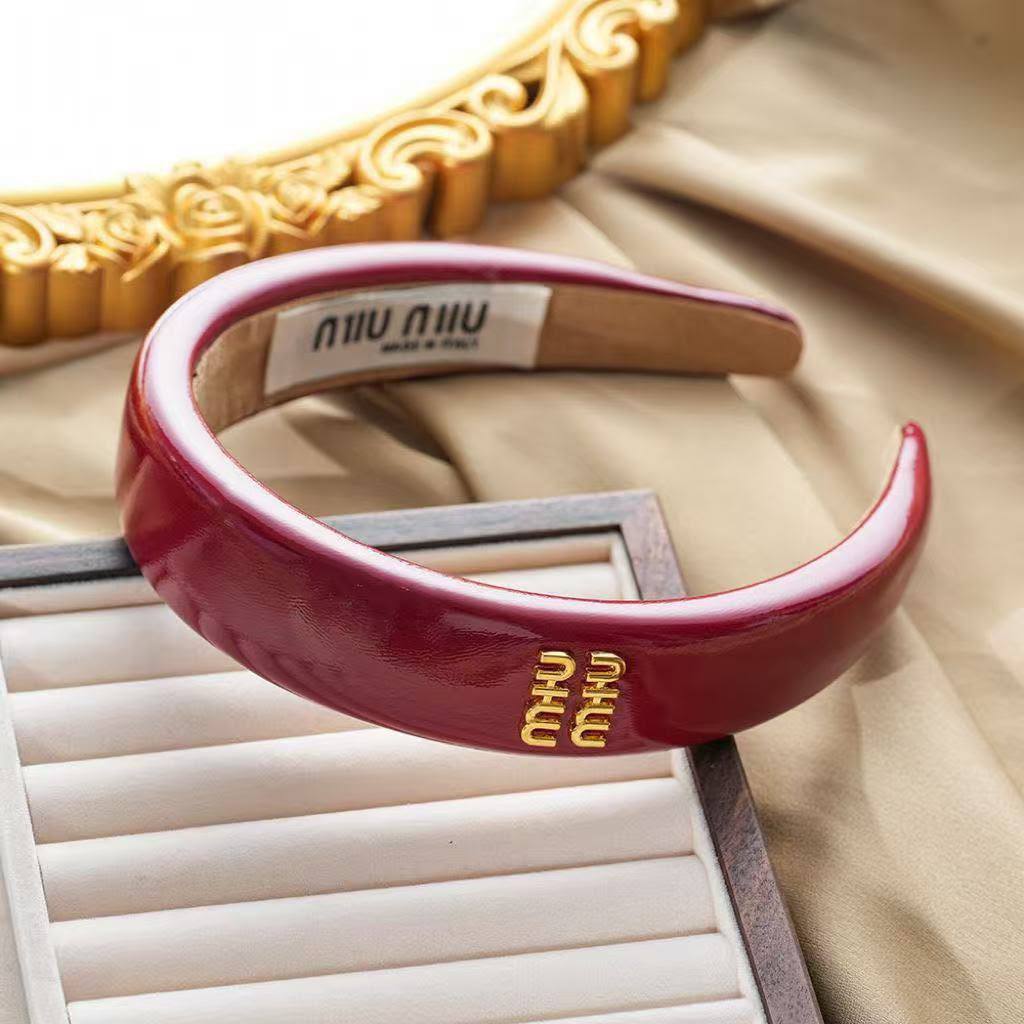 MIU MIU
HAIR BAND
190 dhs🇦🇪🇦🇪

Zain328
♥️♥️♥️