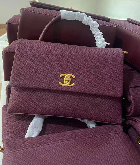 💗 Chanel Handle
1⃣️ First quality 
size : 27 * 18 cm
95 dhs✅

Zain115
♥️♥️♥️