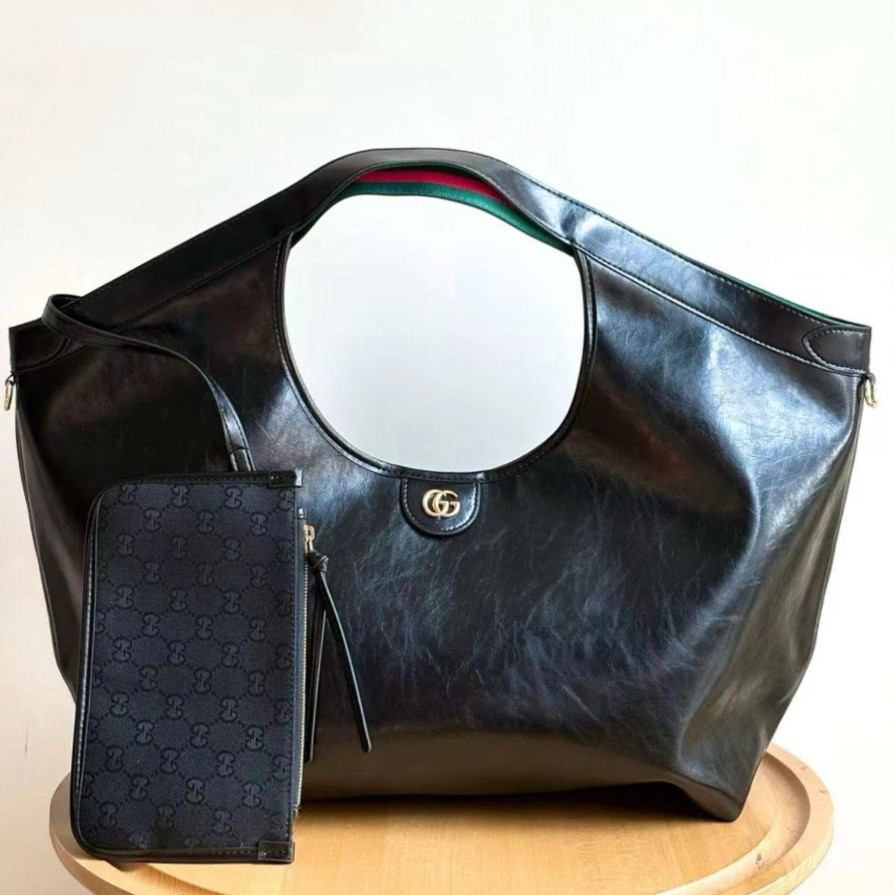 GUCCI  
NEW CAME MASTER QUALITY  
280 dhs💓

Zain39
♥️♥️♥️