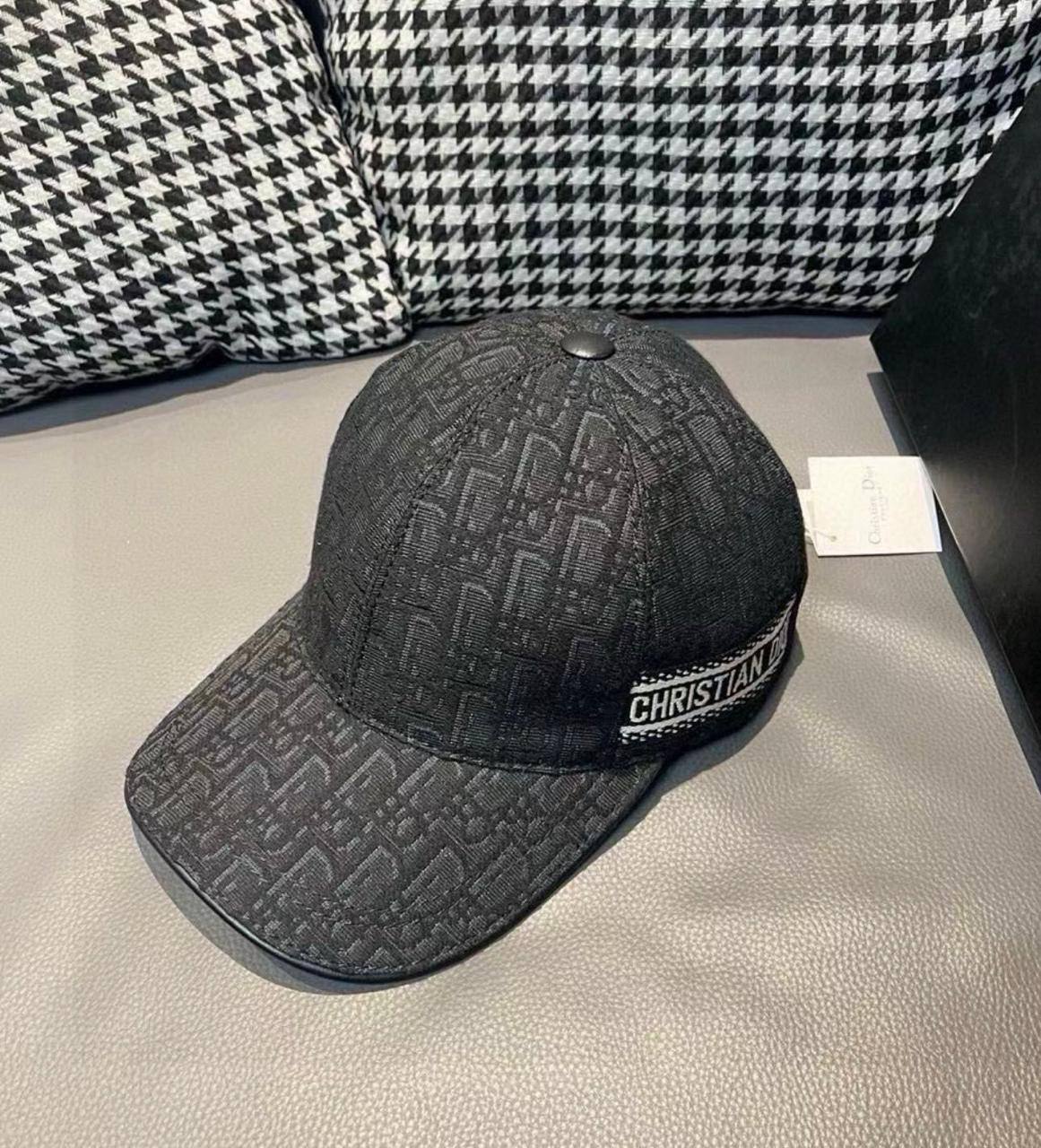 LV - Fendi - Dior - Hermes
Cap Master
135 dhs🪙💚

Zain33
♥️♥️♥️