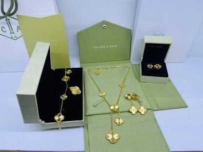 VCA SET❤️‍🔥*
Necklace 🦋
Earring🌸
Ring 💍 free size 
Bracelet 🐦‍🔥
Master quality 💯
With normal boxes 📦 
240 dhs🗽
With master box 🗃️ 
300 dhs🗽

Zain216
♥️♥️♥️