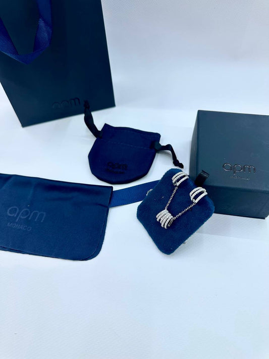 Apm❤️‍🔥*
Necklace 🦋
Earring💥
good quality 💯
With normal boxes 🗃️ 
And paper bag 
40 dhs✅
With master box 🗃️ 
55 dhs✅

Zain216
♥️♥️♥️