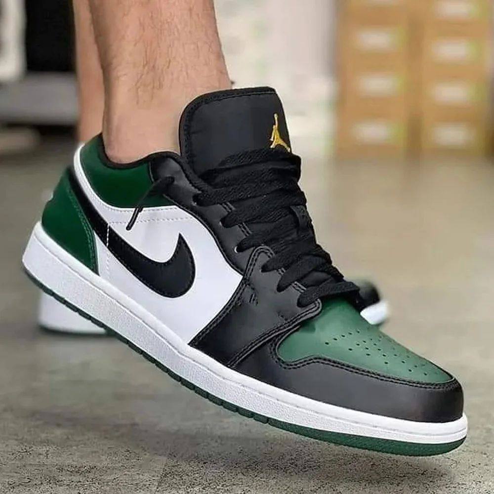 Jordan 1 Low 
36-46 Sizes 
140 dhs🪙🪙

Zain232
♥️♥️♥️