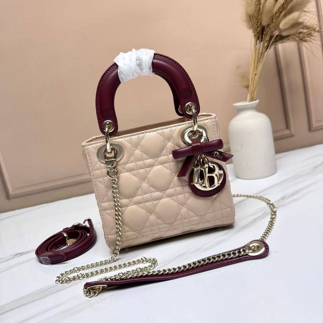 Dior 
Master✅✅
310 dhs🇦🇪🇦🇪
#17cm🥰🥰

Zain228
♥️♥️♥️