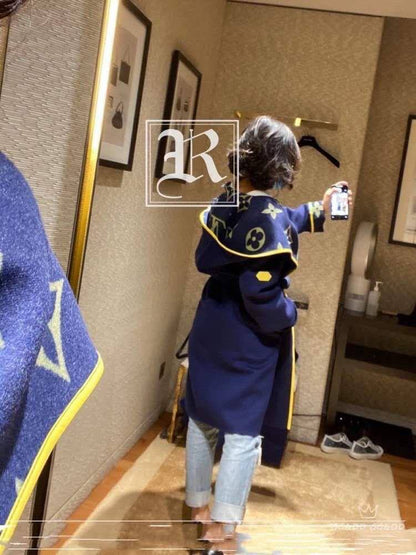 *New collections master                                             
good pualiit 💖👌🧥🧥
*AVAILABLE
280 dhs🪙💕
size：S M L

Zain231
♥️♥️♥️