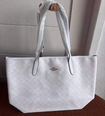 Coach City Tote Bag
Master quality
33cm
180 dhs💓

Zain59
♥️♥️♥️
