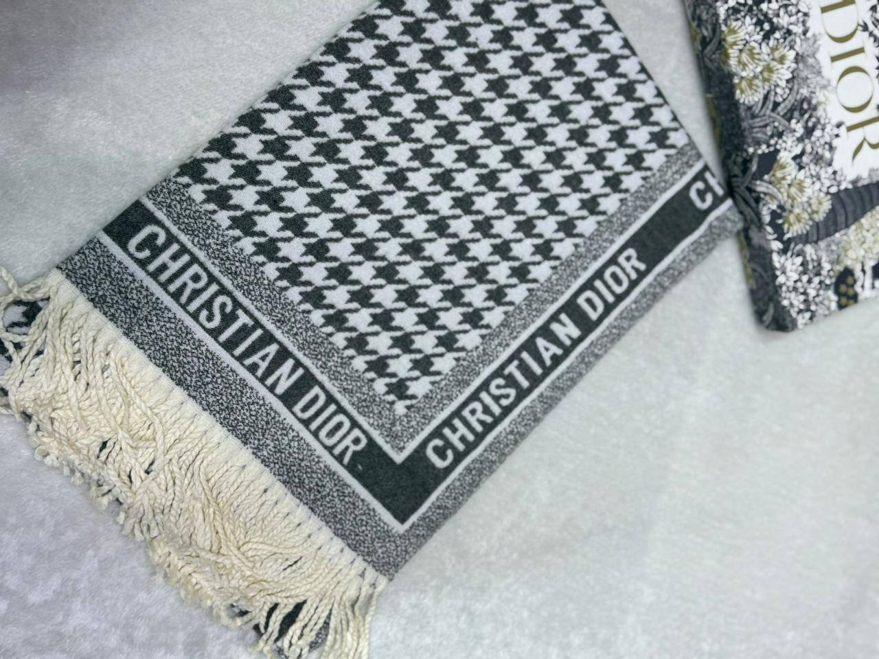 Winter scarf 
45 dhs🪙💕

Zain93
♥️♥️♥️