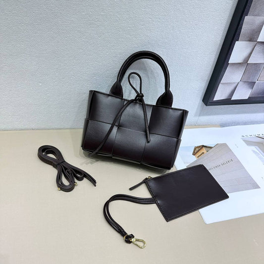 Bottega
✨✨NEW ✨✨

90 dhs❣️
with box
🎁🎁🎁

Zain38
♥️♥️♥️
