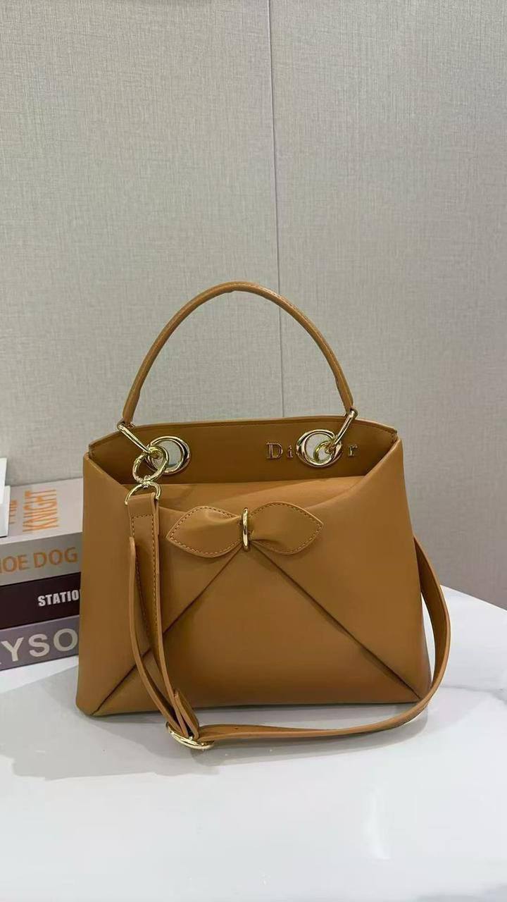 Dior  
110 dhs✅
Good quality 

Zain253
♥️♥️♥️