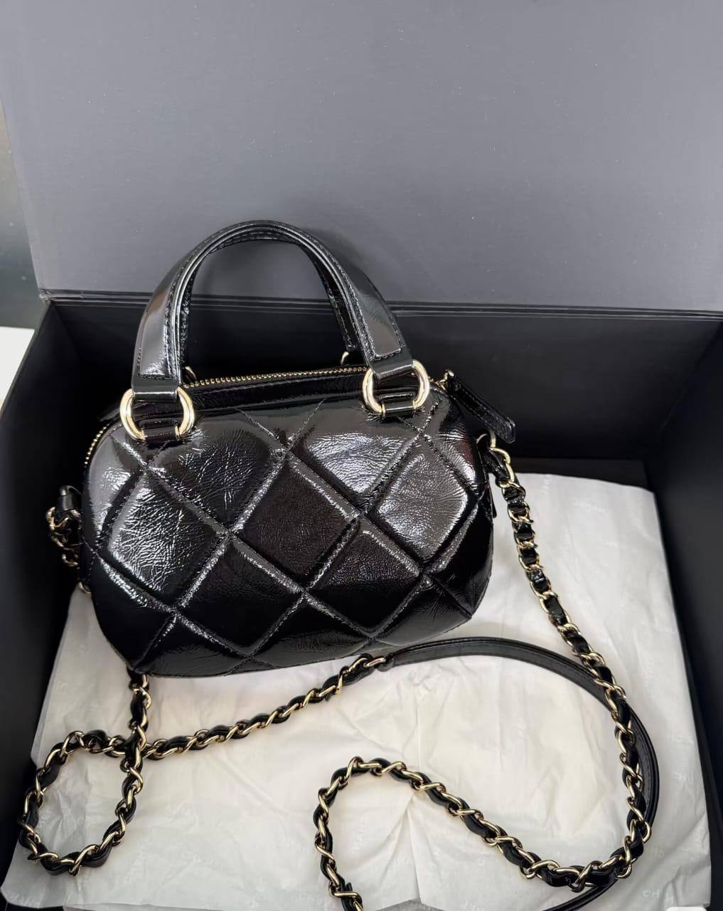 Chanel 

100 dhs✅

with box
🎁🎁🎁

Size:18-12-7

Zain07
♥️♥️♥️