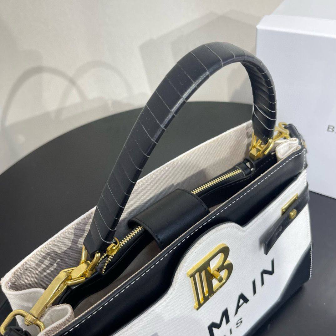 BALMAIN  COPY ONE 
NEW CAME WITH BOX 
155 dhs✅

Zain295
♥️♥️♥️