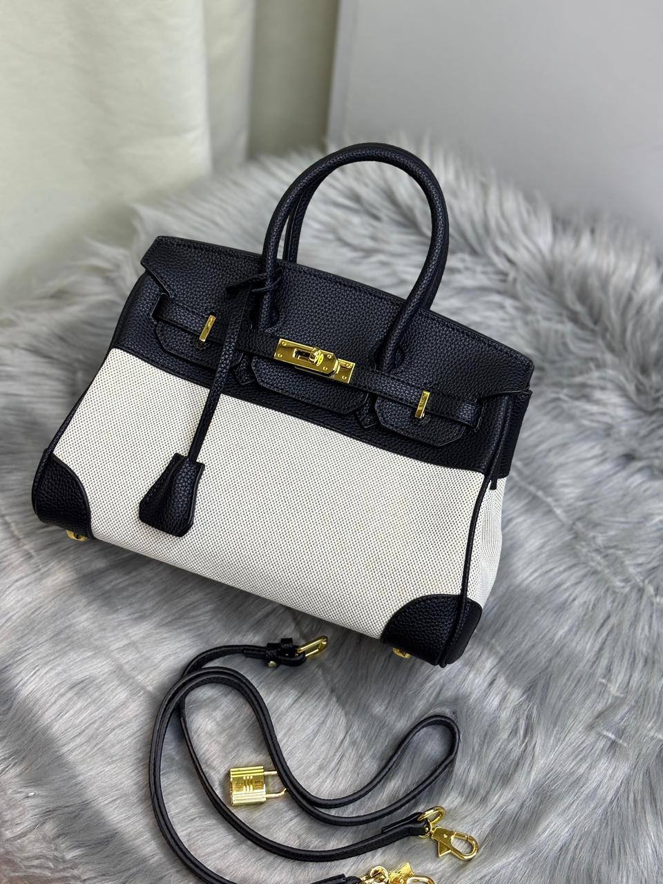 Hermes
25cm
120 dhs✅

Zain244
♥️♥️♥️