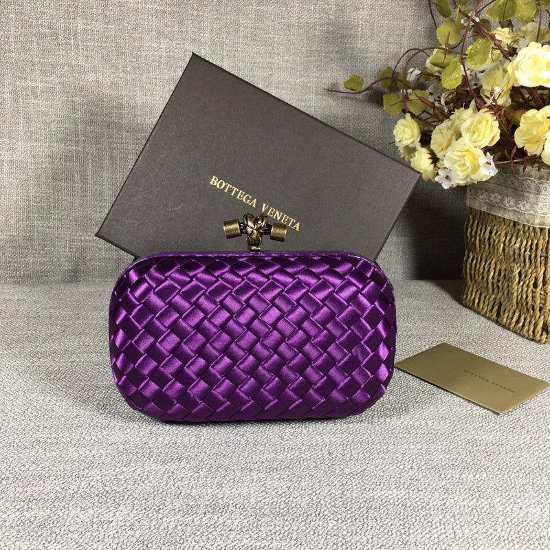 Bottega
good quality, 

comes with box, 
🎁🎁🎁

size...20* 11 cm 
100 dhs🪙🌨️

Zain12
♥️♥️♥️