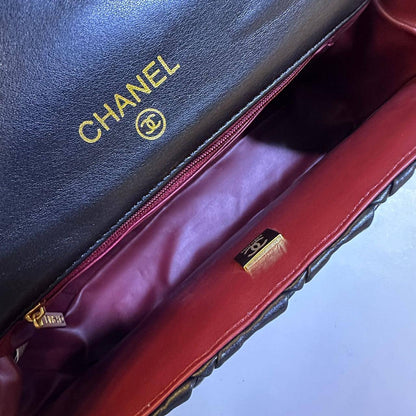 CHANEL COPY ONE NEW CAME WITH BOX 
130 dhs🇦🇪🇦🇪

Zain295
♥️♥️♥️