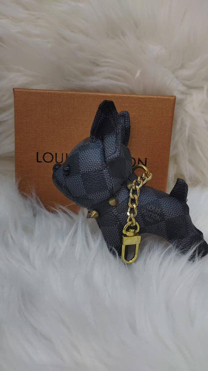 LV key holders & bags charm accessories
All sizes price 
55 dhs✅

Zain88
♥️♥️♥️