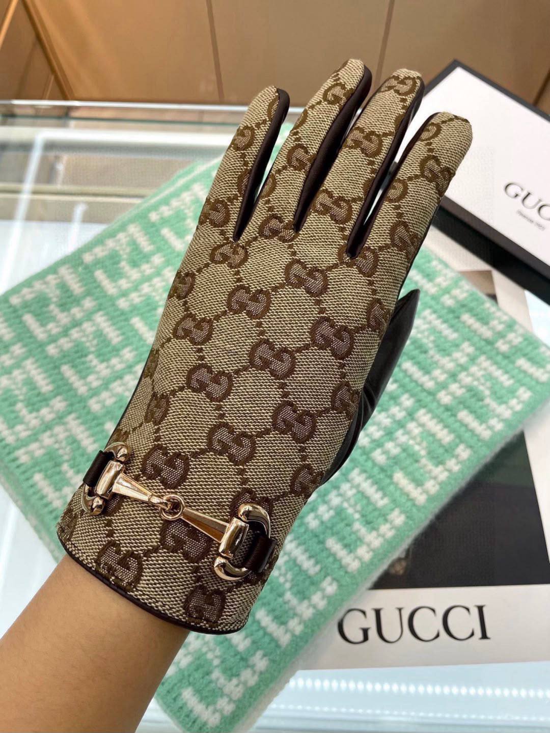 VALENTINO - GUCCI
💙*VIP QUALITY*💙
350 dhs✅✅

Zain281
♥️♥️♥️