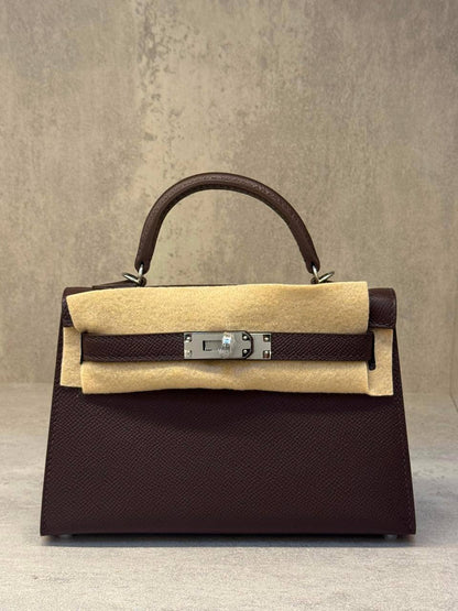 Hernes
𝐇𝐞𝐫𝐦𝐞𝐬 𝐌𝐢𝐧𝐢 𝐊𝐞𝐥𝐥𝐲 𝟏𝟗𝐜𝐦 
𝐇𝐚𝐧𝐝 𝐌𝐚𝐝𝐞 
1350 dhs✅🖤🌴

ETAG4
♥️♥️♥️