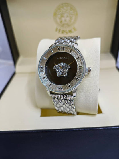 Versace ladies 
55 dhs🪙🌨️

Zain08
♥️♥️♥️