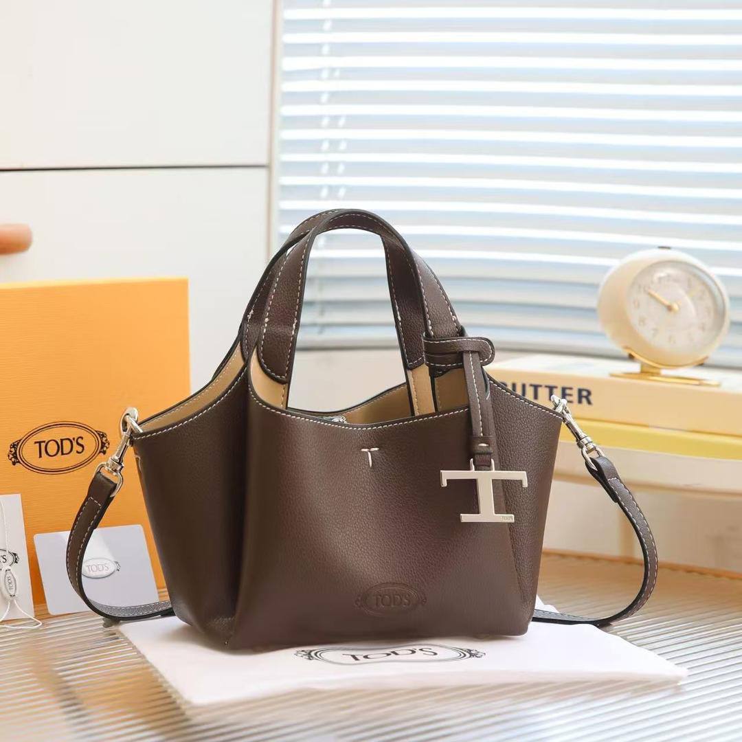 TODS
110 dhs🇦🇪🇦🇪
with box
size 24cm
High quality

Zain26
♥️♥️♥️