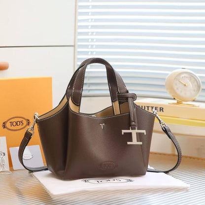 TODS
110 dhs🇦🇪🇦🇪
with box
size 24cm
High quality

Zain26
♥️♥️♥️