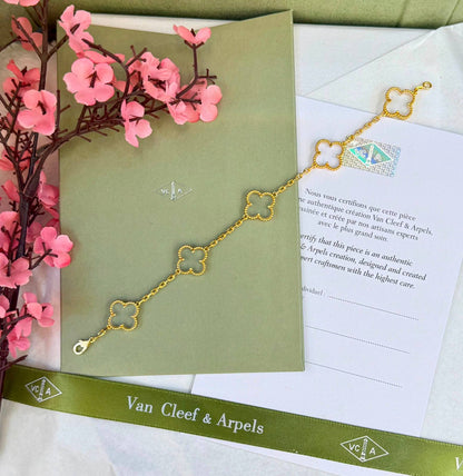 VCA
 *6 Motifs Bracelet* 
*90 dhs🇦🇪🇦🇪*   with  *NORMAL*  Box
*150 dhs🇦🇪🇦🇪* with  *ORIGINAL*  Box

Zain209
♥️♥️♥️
