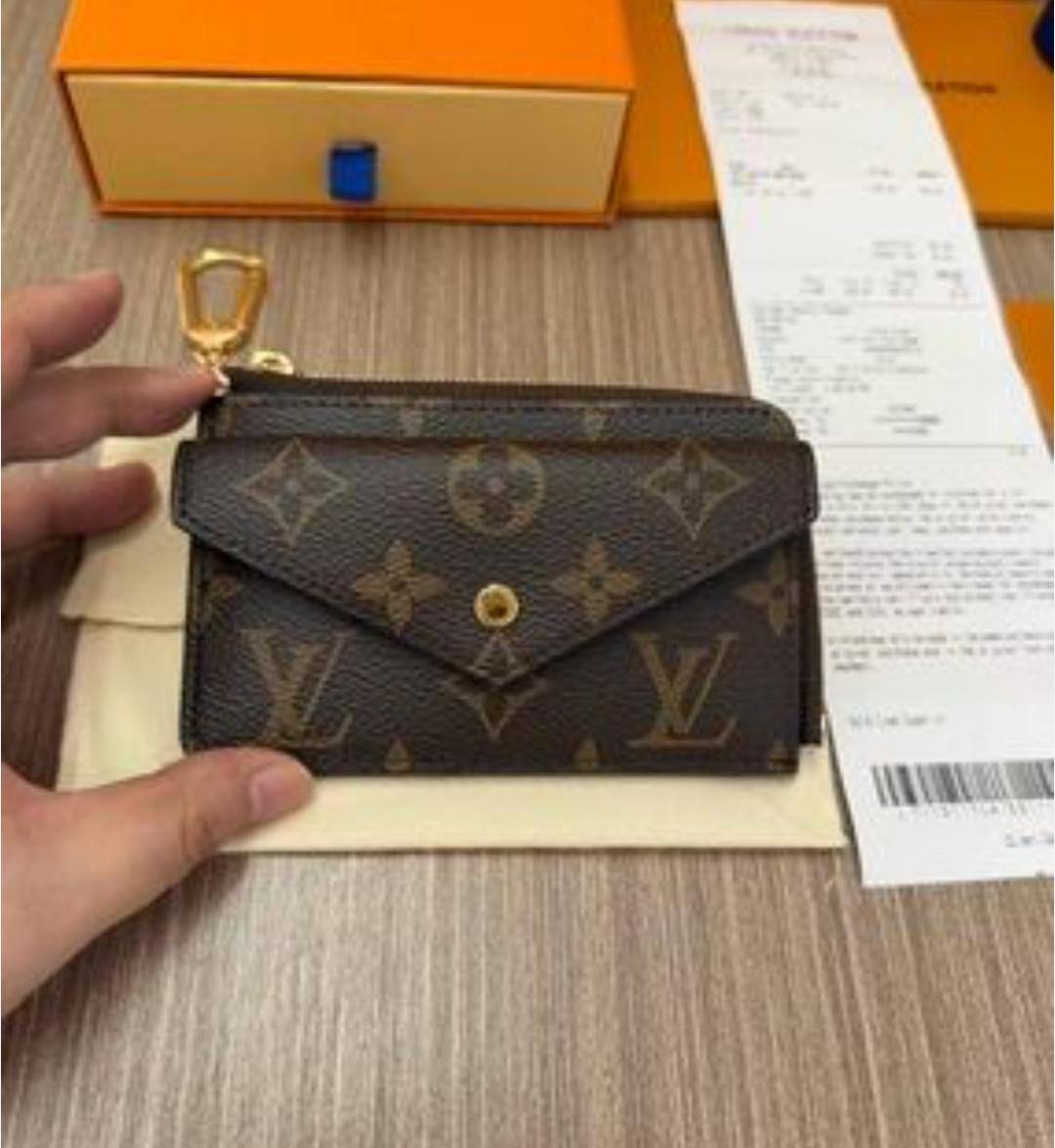 LV

AVAILABLE 

WALLAT 

WITH BOX 🎁 

50 dhs🇦🇪🇦🇪🇦🇪

Zain169
♥️♥️♥️