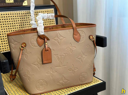 LV 
100 dhs✅
with box
size 43×6×28cm

Zain42
♥️♥️♥️