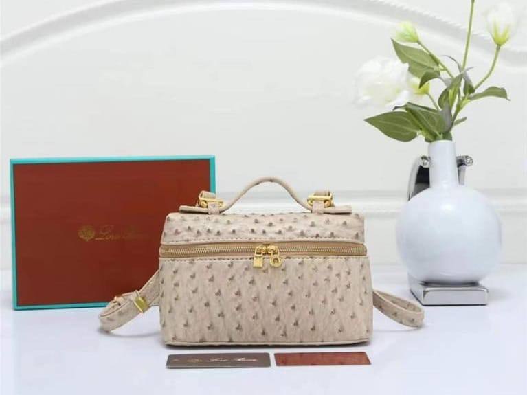 Loro Piana

100 dhs✅

With Box
🎁🎁🎁

Zain50
♥️♥️♥️