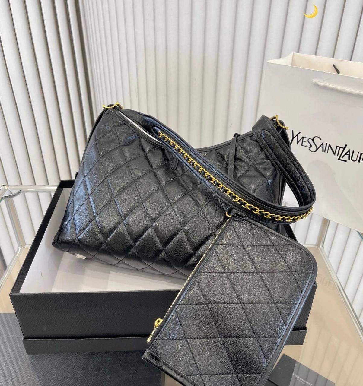 YSL 
 GOOD QUALITY 

WITH BOX 
🎁🎁🎁

95 dhs✅

Zain39
♥️♥️♥️